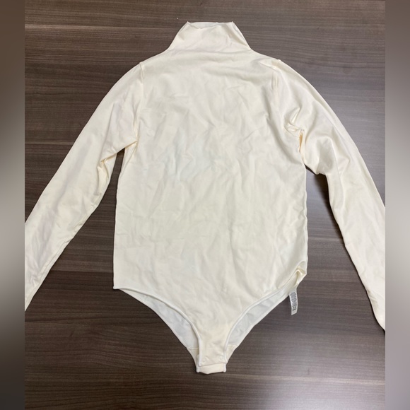 SKIMS mock neck long sleeve bodysuit thong

Each $20 - Picture 4 of 4